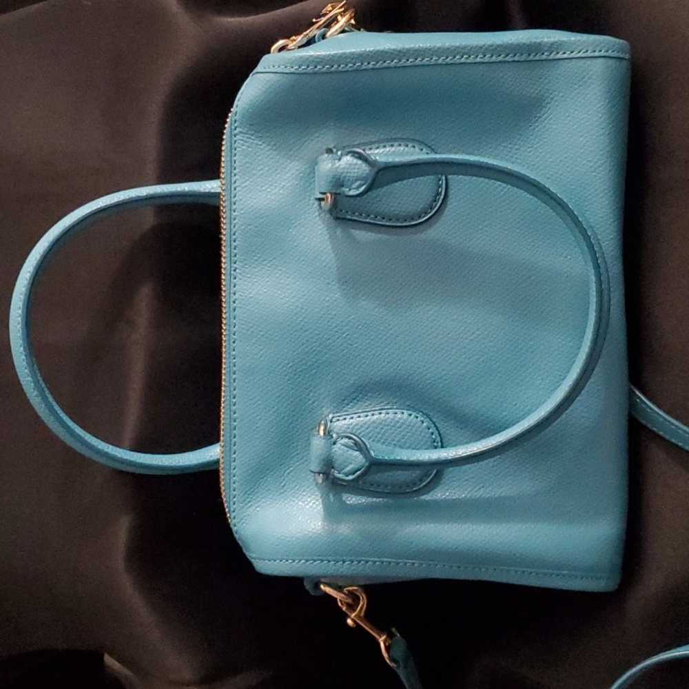 Coach bag styled with Crossbody also 2 in 1 bag lol - Picture 6 of 10